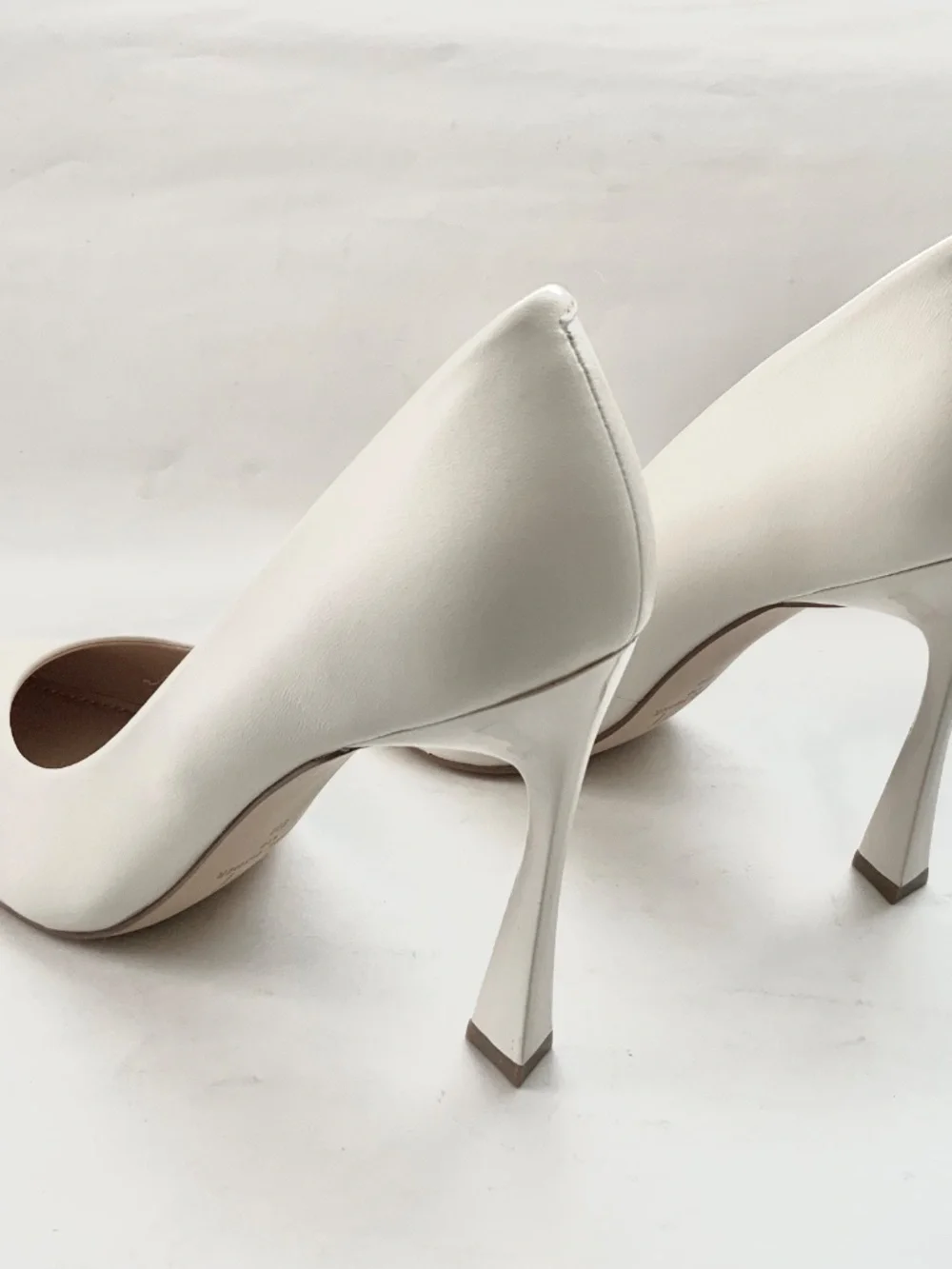 Marc Fisher Sassie Ivory White Leather Stiletto Heel Pointed Toe Pumps Shoes 9